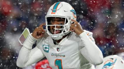 $212 Million Dolphins QB Gets Jaw-Dropping Praise From Top Teammate
