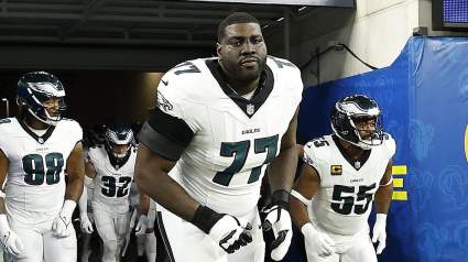 Giants Pushed to Swipe 6-Foot-7 Reclamation Project From Eagles
